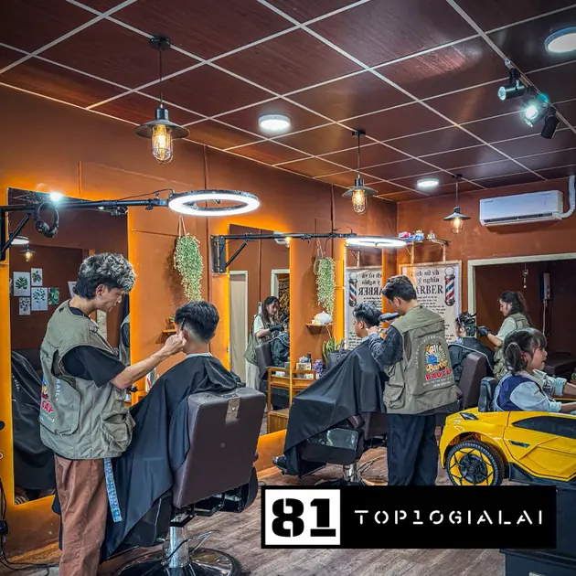 Hiệu cắt tóc bao cấp và coffe Gia Lai