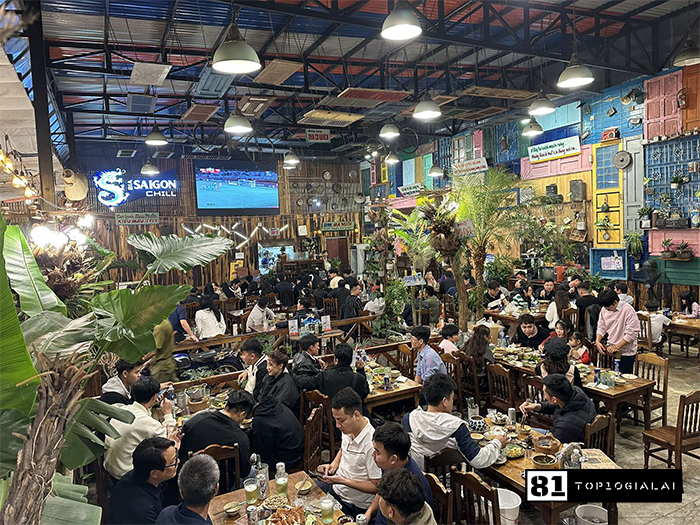 Quán nhậu gần trung tâm - Lẩu nhỏ 1975