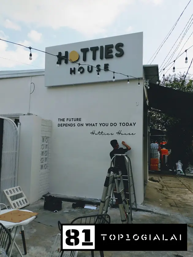 Bảng hiệu Gia Lai Sen vàng