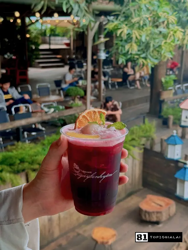 Tiệm cafe Ngày Bình Yên