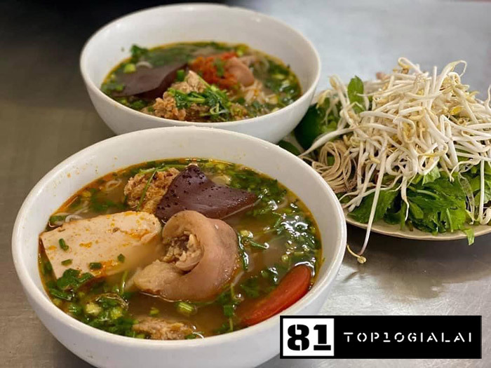 Bún riêu giò Chi