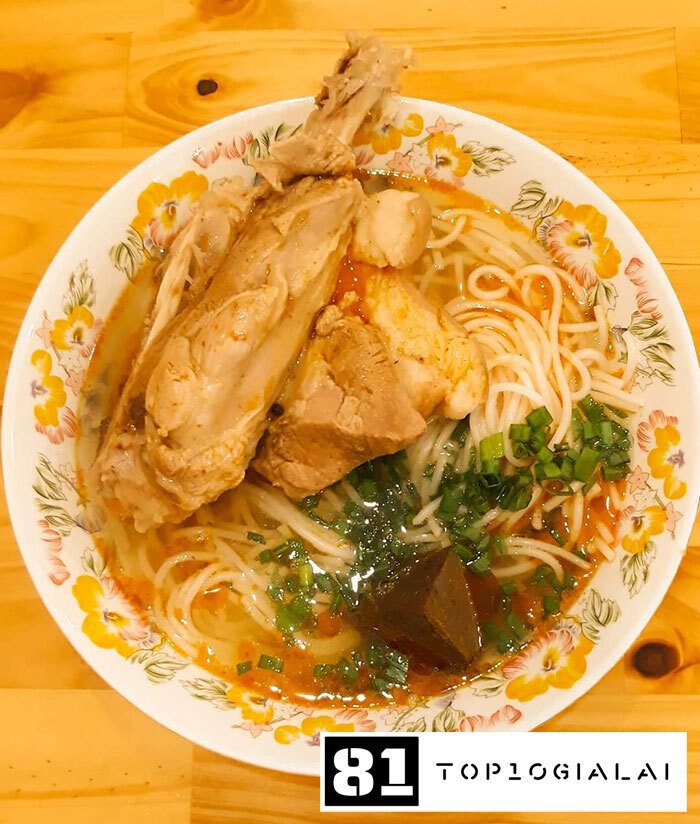 Bún bò O Chắt gia lai