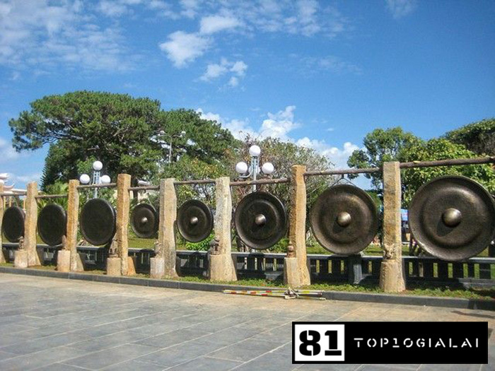 Cồng chiêng quảng trường gia lai