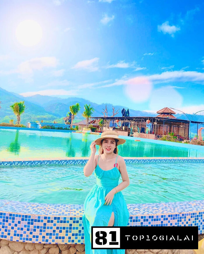 Hồ bơi Farmstay Sâm Phát