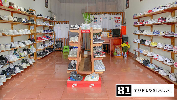 Giày trên tay Gia Lai