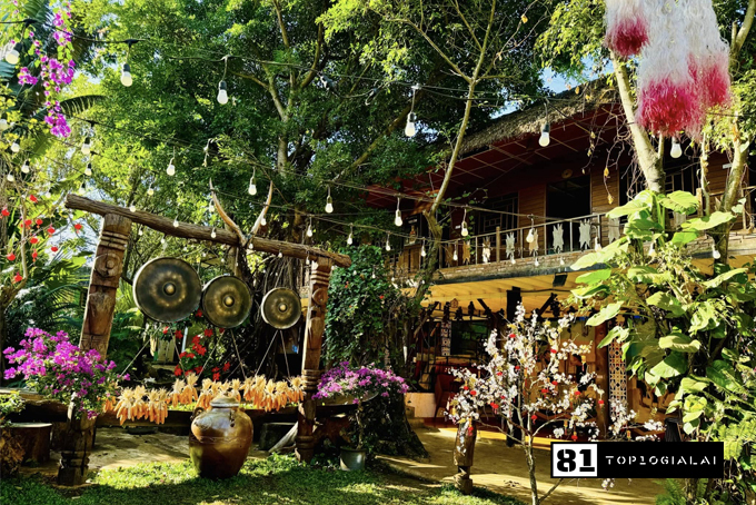 Gà nướng cơm lam Bazan