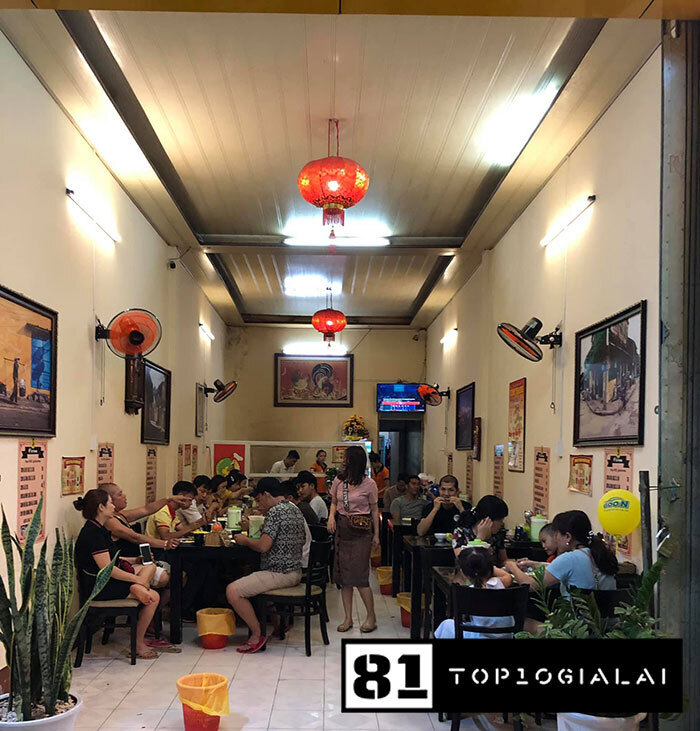 Không gian quán Bà Hoa