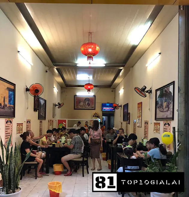 Không gian quán Bà Hoa