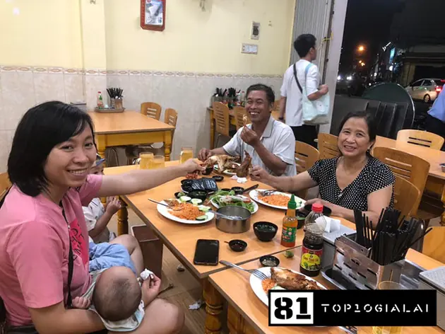 Không gian quán Mỹ Tâm