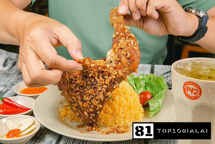 Cơm gà xối mỡ 142 Gia Lai