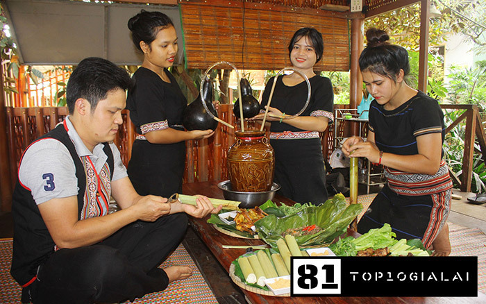 Gà nướng cơm lam Gia Lai