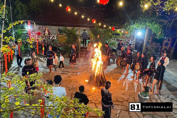 Gà nướng cơm lam Jrai