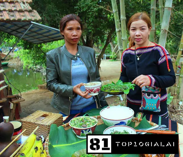 Món lẩu lá rừng Gia Lai
