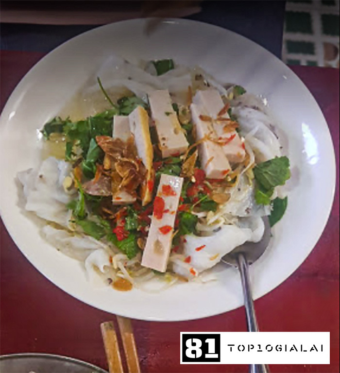 Tiệm bánh cuốn 28